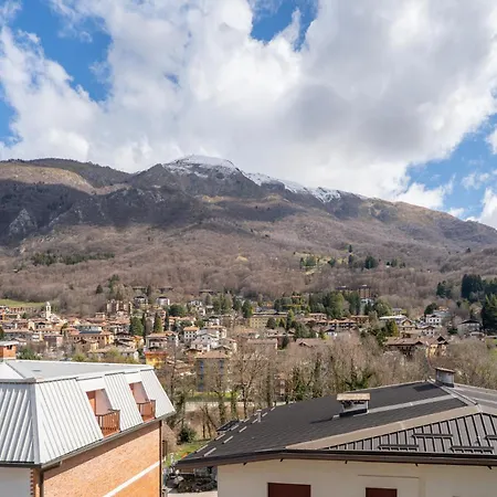 Apartment Mountain With Fireplace And Mountain View